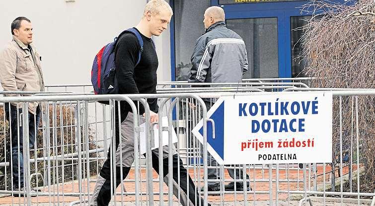 KOTLÍKOVÉ DOTACE KOMERČNÍ TÉMA O kotlíkové dotace je mezi Čechy nebývalý zájem. Ušetřit totiž lze i více než 100 tisíc korun. Jaké vytápění vybrat a jak zažádat o příspěvek?