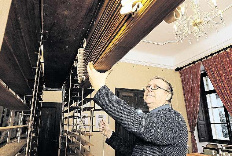 Ústecký kraj 26. ledna 2018 29 Zámek ve Velkém Březně zdobí kopie původníchžaluzií Za neobvyklým nápadem stojí snímek zroku 1893, který zámku zapůjčilo ústecké muzeum.