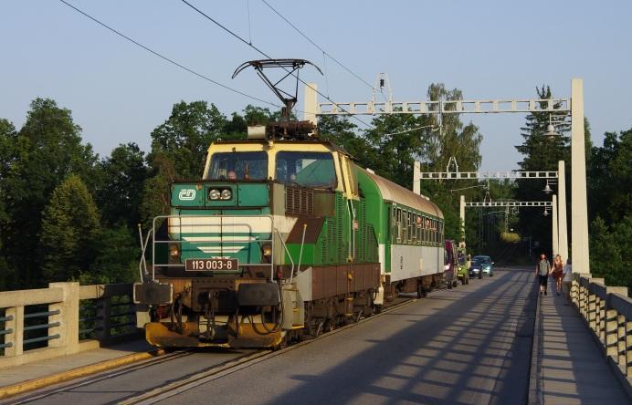 1964 byla odstavena z provozu a převezena do Plzně, kde se nachází i v současné době je vystavena v Techmanii. Elektrické lokomotivy E 426.