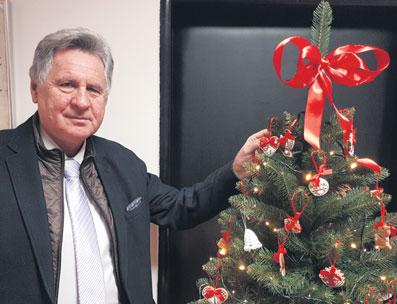 MEZIBOŘÍ MEZIBOŘÍ Vážení občané města Meziboří, Radnice má nový bezbariérový vstup přeji vám příjemné a klidné vánoční svátky. Hodně šťastných chvil strávených s rodinou a přáteli, zdraví a pohodu.