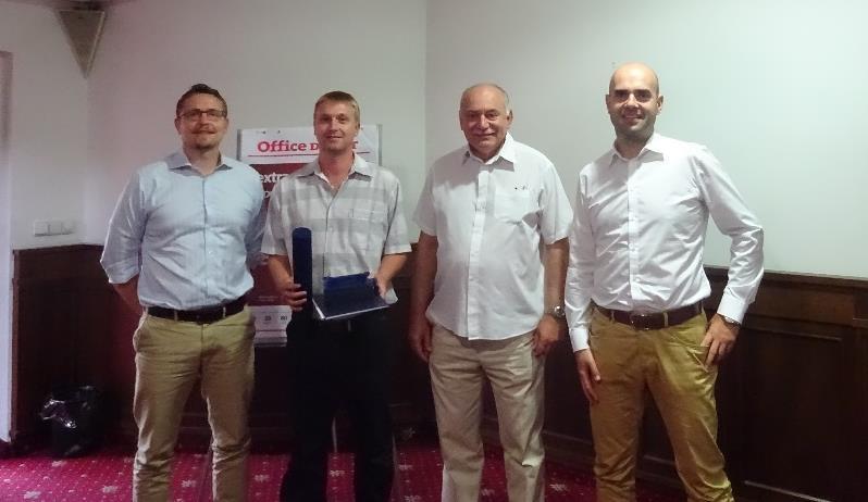 Diplom, certifikát s hodnocením studijních výsledků.