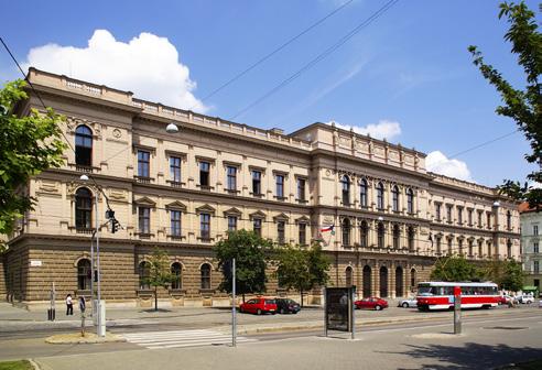 LEGISLATIVA věcech přijal právní úpravu, jež rozpor u jiných adresátů účelně vynaložených nákladů odstranila (např. u advokátů a notářů).