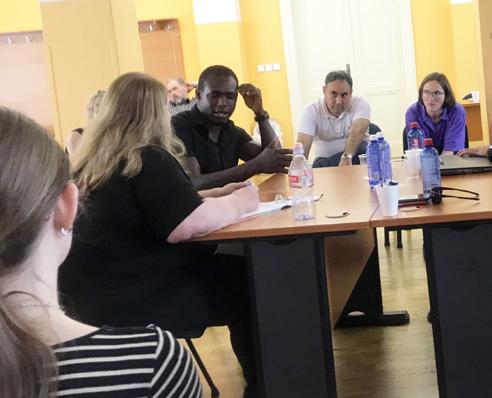 KONFERENCE A SEMINÁŘE KST ČR Pozorná posluchačka A. Bonsignori, právníčka a lektorka právnické italštiny ve spřízněné vzdělávací organizaci Società Dante Alighieri Několik účastníků II.