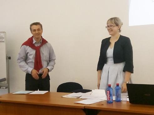 KONFERENCE A SEMINÁŘE KST ČR nového: vidí a slyší jak tlumočí ostatní a jak zvládají nečekané situace, které oni sami také často musí řešit.