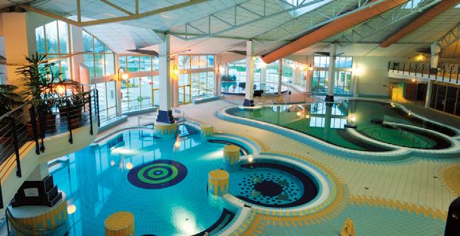 rodinného pokoje hotel poskytne budˇ 2 pokoje Standard propojené dveřmi nebo apartmán s 1 ložnicí a obývacím pokojem s možností 2 přistýlek.