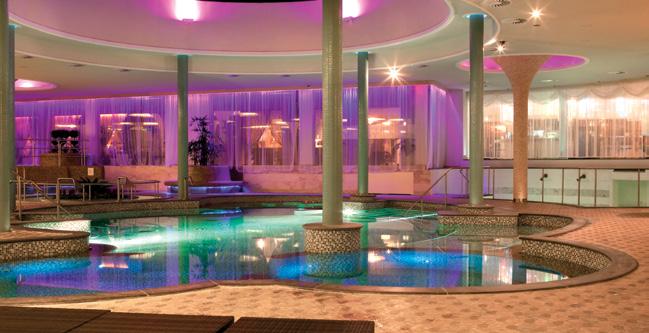 Hotel nabízí 2 lůžkové pokoje typu PREMIUM s francouzskou postelí, typu ORIENTAL s kulatou postelí, jednolůžkové pokoje PREMIUM, GRAND s fantasy koutkem, KING s vířivkou.