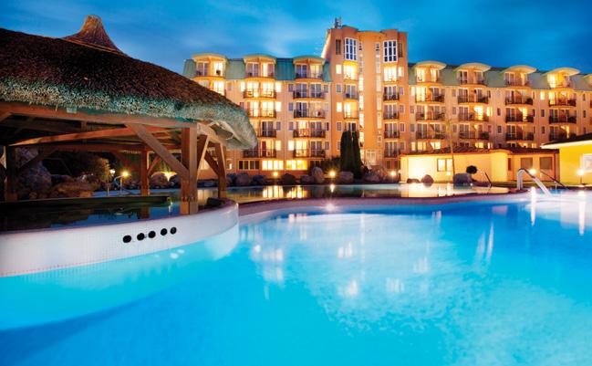 Hotel Európa Fit**** Superior Hévíz Praha Hévíz 524 km, Brno Hévíz 321 km, Ostrava Hévíz 471 km, Písek Hévíz 439 km Hotel se nachází v centru Hévízu, ve vzdálenosti 400 m od termálního jezera a