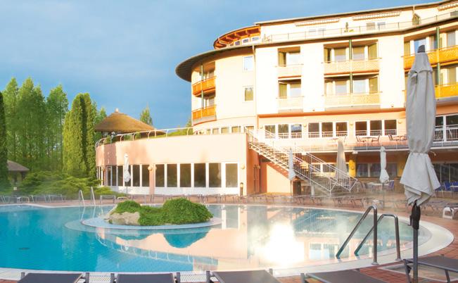 klimatizované pokoje s možností přistýlky, které mají vanu nebo sprchu, WC, fén, SAT-TV, mini-bar, trezor, přístup na internet, balkon nebo terasu.