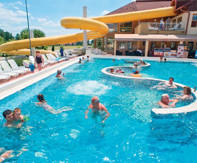 pokoje s možností přistýlky, v každém pokoji je koupelna s odděleným WC, balkon, telefon, TV a mini-bar. V hotelu nejsou k dispozici rodinné propojené pokoje. Klimatizace za příplatek.