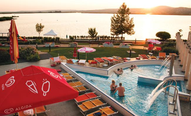 Jezero Velence Hotel Velence Resort & Spa**** Praha jezero Velence 552 km, Brno jezero Velence 350 km, Ostrava jezero Velence 495 km, Písek jezero Velence 508 km Hotel je propojen s termálními
