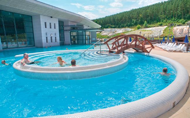 Hotel Saliris Resort**** Egerszalók Praha Egerszalók 662 km, Brno Egerszalók 459 km, Ostrava Egerszalók 370 km, Písek Egerszalók 641 km Hotel, který je propojený s vlastními termálními lázněmi, leží