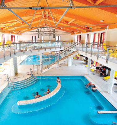 00 ubytování, koupání a relaxace v lázních, večeře v hotelu. 2. den snídaně v hotelu, koupání a relaxace v lázních, večeře v hotelu. 3.