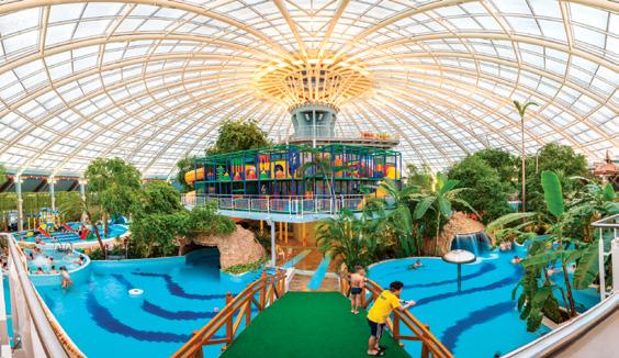den snídaně v hotelu, prohlídka Budapešti s průvodcem nebo koupání, relaxace v Aquaworldu a hotelovém wellness a fitness, večeře v hotelu. 3.