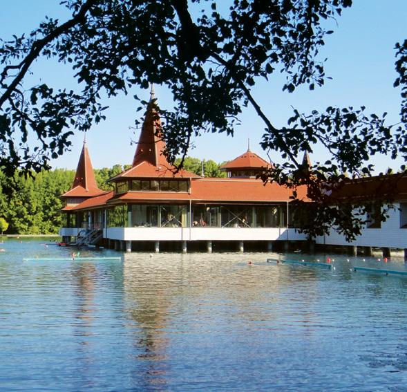 POBYTY AUTOBUSEM Hévíz hotel Panoráma*** Lázně Jen 6 km od severního pobřeží Balatonu je vzdáleno nejznámější a nejstarší maďarské lázeňské městečko, které se od 18.