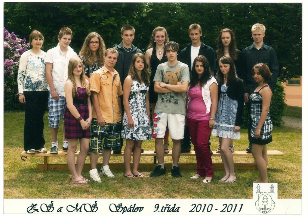 Rok 2010-2011 9. třída: třídní učitelka Mgr.Jarmila Mazáčová 1. řada zleva: Z. Filipová, M. Král, I. Miková, P. Filip, A. Dudová, R. Opršalová, P. Králová. 2. řada zleva: K.