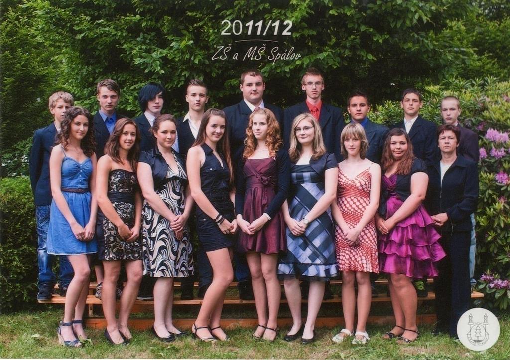 Rok 2011-2012 9. třída: třídní učitelka Mgr. Vlasta Šustková 1. řada zleva: M. Haubeltová, A. Dostálová, L. Šustková, S. Šustková, K. Kubicová, M. Kubicová, L. Miková, D.