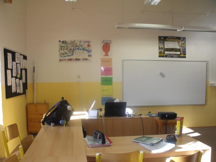 dekorativními prvky, z nichž je