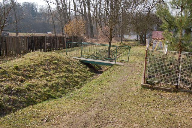 Foto č. 7: Obrtka propustek u OBT č.p. 77 a 78 na ř.km 20,33 aţ 20,41 v obci Sukorady Foto č.