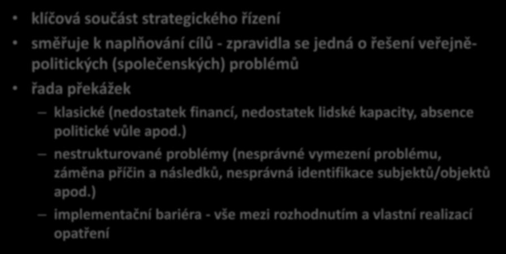 Proces rozhodování ve veřejné správě klíčová součást strategického řízení směřuje k naplňování cílů - zpravidla se jedná o řešení veřejněpolitických (společenských) problémů řada překážek klasické