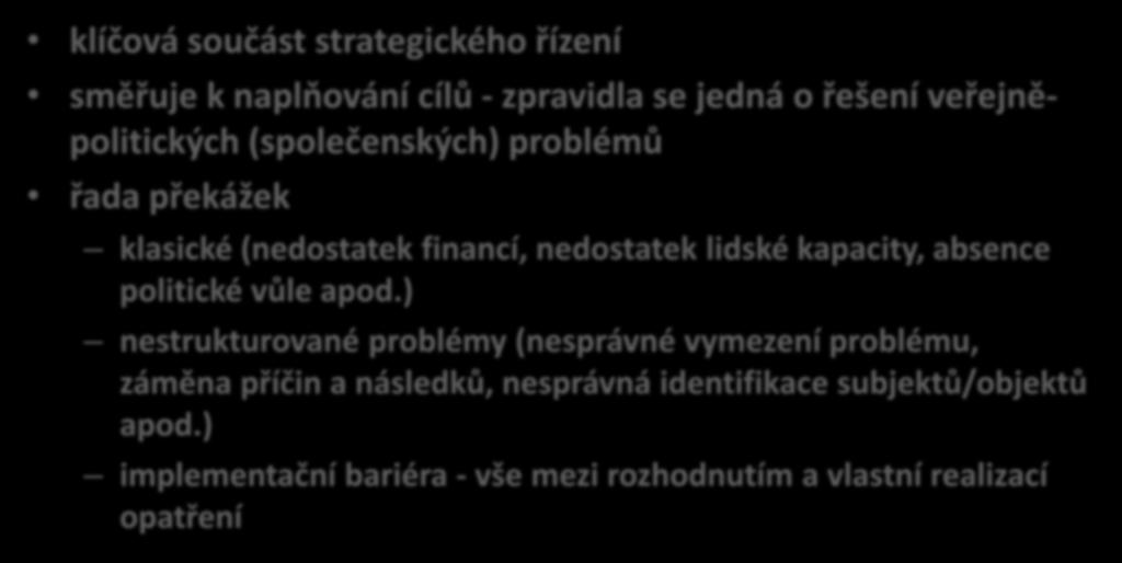 Proces rozhodování ve veřejné správě klíčová součást strategického řízení směřuje k naplňování cílů - zpravidla se jedná o řešení veřejněpolitických (společenských) problémů řada překážek klasické