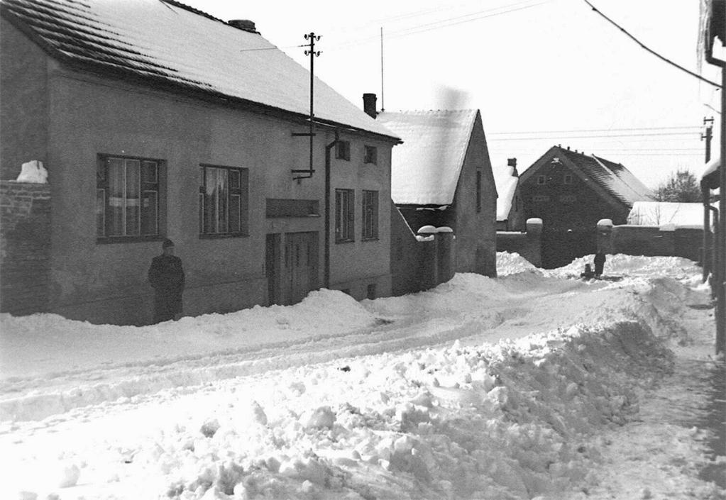 Ulice Partyzánů 17 Dům čp. 162 Parcelní číslo původní: Parcelní číslo současné: PK st. 200, k. ú. Hostivice KN 758, k. ú. Hostivice Pozemek, na kterém nyní stojí dům čp.