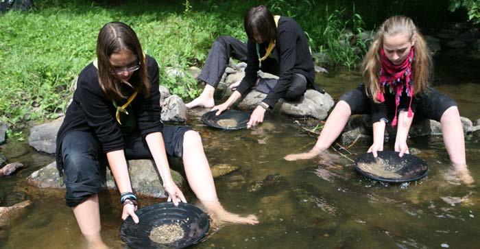 58 SOUTĚŽNÍ STEZKA SOUTĚŽNÍ STEZKA 59 HYDROLOGIE Mgr. Lenka Válová 3 Co je 100letá voda, 50letá voda? (1 b) Neopakuje se pravidelně.