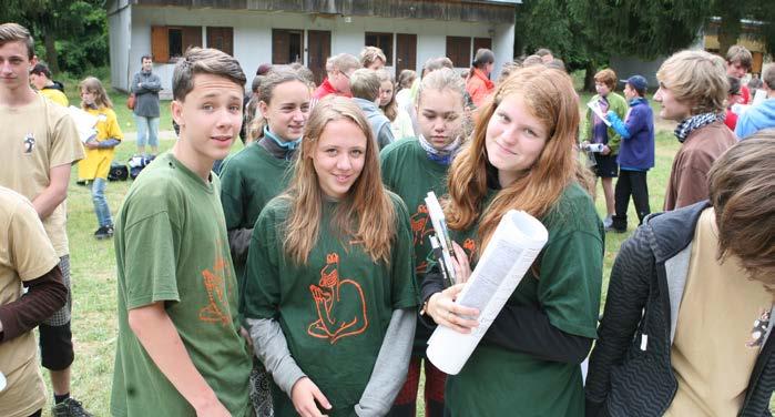 Tlející dřevo si pozorně prohlédněte a zdokumentujte (vyfoťte nebo zakreslete nejlépe obojí a popište souvislosti). Pozorujte především: a) kvalitu dřeva: Co to asi původně bylo za druh dřeviny?