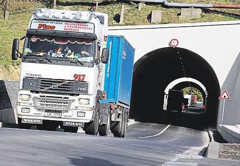 , Lesná 102 67102 Šumná provozovna: Kotkova 710/3 66902 Znojmo IČO: 26276186 ubytovánívedvoulůžkovémpokoji LAST MINUTE Auta už jezdítunely ukorada Spolu sotevřenými tunely začali silničáři opravovat