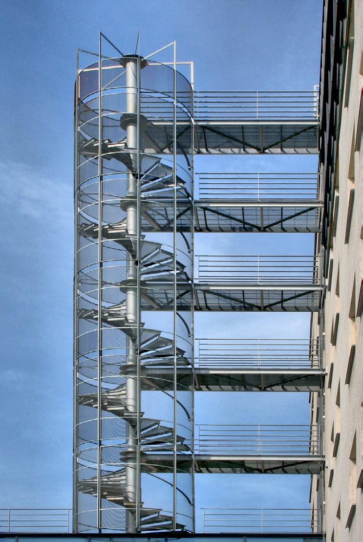 Hospodaření V oblasti investic má škola záměr rekonstruovat topení, vyměnit nábytek v jídelně a nakoupit moderní vyučovací techniku. Realizace záleží na výši získaných prostředků.