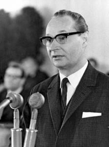Alexander Dubček (1921 1992) reformní komunista, nastoupil do čela KSČ v lednu 1968. V lednu 1968 vystřídal ve funkci tajemníka ÚV KSČ Antonína Novotného Alexander Dubček.