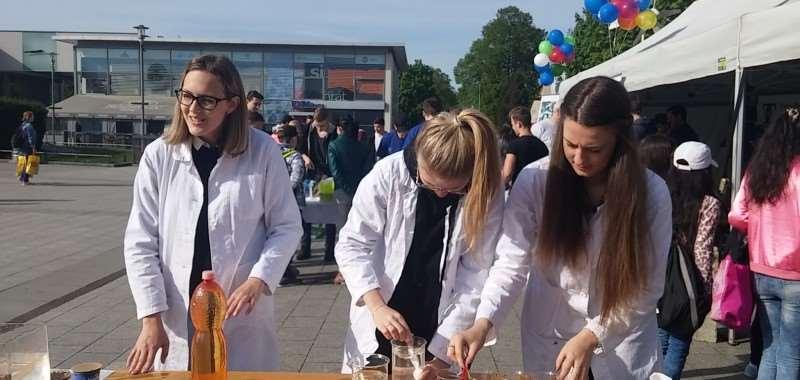 Projekty jako Zdravá města či pojmy ekologická doprava, přírodní energie a světelné znečištění se staly hlavními tématy dne, kdy jsme měli možnost zjistit, jak pomoci svému městu ke snížení emisí,