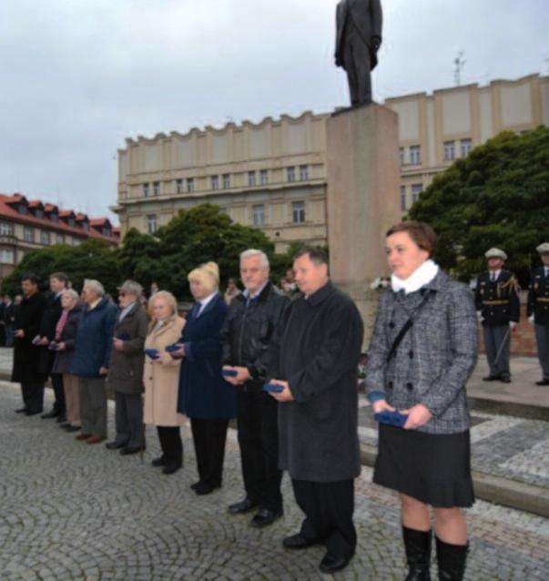 Vnější vztahy fakulty Karlovy v Hradci Králové neobvyklým ruchem, neboť zde vernisáž proběhla. Farmaceutická fakulta se připojila k Memorandu o spolupráci lékáren a zdravotních pojišťoven: Dne 19.