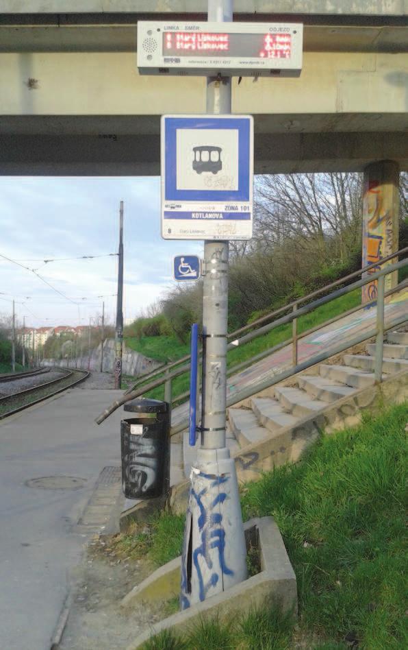 : ÚKOL 2 Doplňte k písmenům z obrázku číslo se správným názvem informačního prvku zastávky. A F B C D E 1. Jízdní řád, popř. plánek sítě 2. Číslo linky (linek), zastavující na zastávce 3.