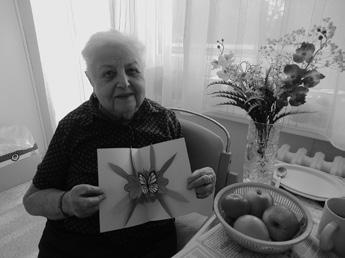 Po otevření přáníčka je nic netušící obdarovaný opravdu udiven. Přímo před očima mu náhle vykvete květinový puget, na kterém rozevírá svá křídla křehký motýl.