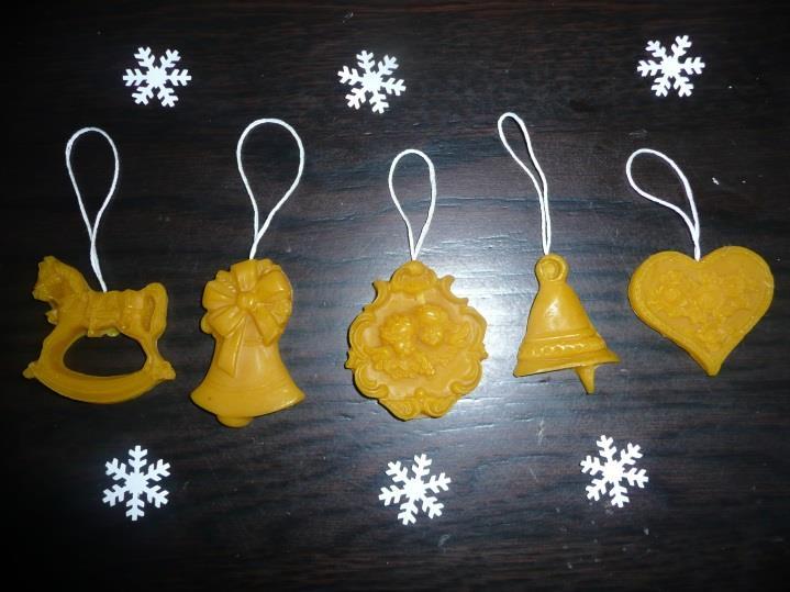 Svíčky Vánoční ozdoby Houpací koníček SV01 SV42 12,- 75,- 5 x 5 cm Zvoneček 9,5 s x mašlí 6,5 cm SV43