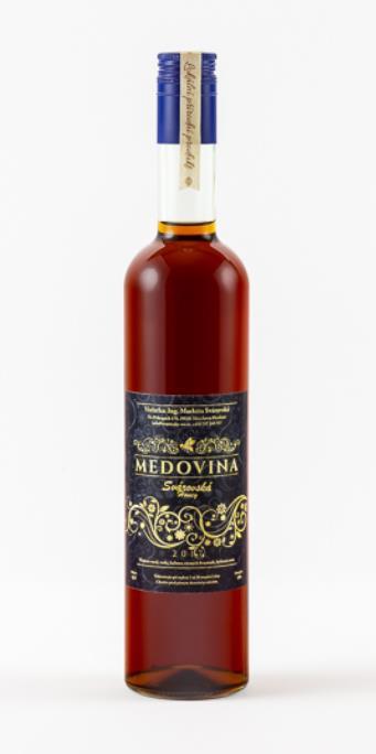 Medové produkty Domácí medovina Medovina neboli medové víno, je typický slovanský nápoj, který vzniká kvašením roztoku vody a medu pomocí vinných kvasinek.