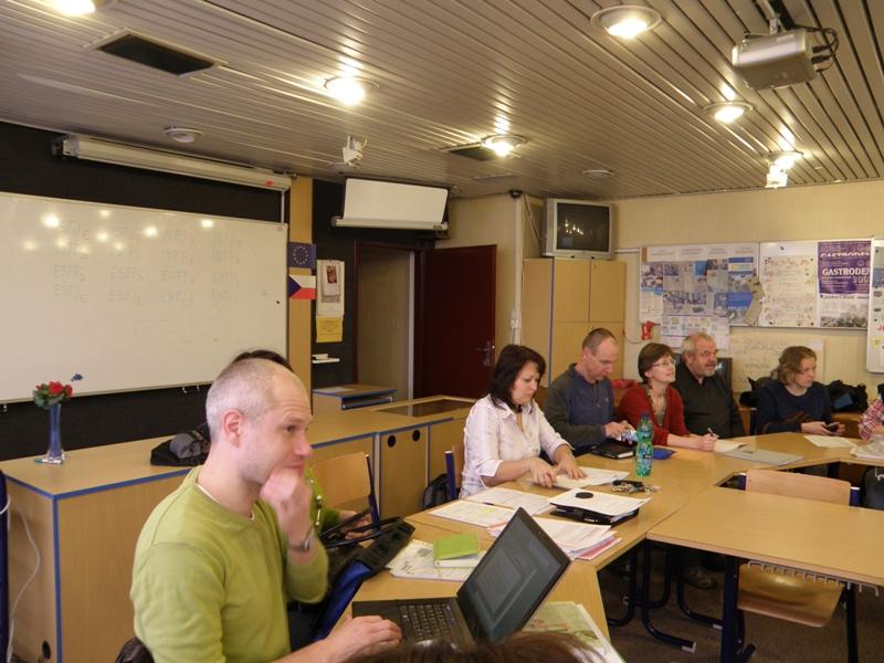 3. V stránky a otázkám Podrobný středními rámci odborné projektu, věnovat.