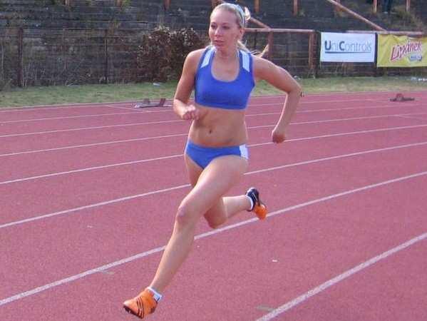 SPORTOVNÍ CENTRUM MLÁDEŽE Při vstupu do roku 2009 jsme měli ve středočeském SCM sedmnáctičlenné zastoupení, přičemž Kateřina Šafránková a Petr Peňáz byli členy střediska vrcholového sportu