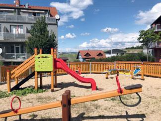 V srpnu také byly zahájeny práce na obnově nejstaršího nádvoří bývalého kulturního domu ve Starých Černovicích, kde pravidelně pořádáme Černovické hody. Cena rekonstrukce vyjde na 700 tis. korun.