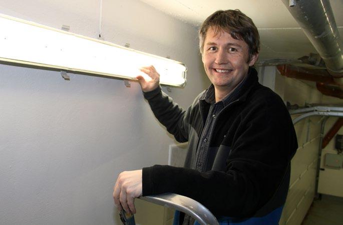 NAŠI ZAMĚSTNANCI MARTIN ULRICH S ÚSMĚVEM JDE VŠECHNO LÍP Reprezentativní sídlo ředitelství SD v Chomutově, závodní jídelny v Březně a Tušimicích, nebo ordinace závodního lékaře na DNT to jsou všechno