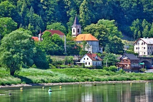 Popluje -li s vámi jeden ze starých šífáků, určitě vám povypráví, že při každé plavbě házeli právě v tomto místě do řeky všechny drobné, aby se ve zdraví z dalekých cest vrátili.