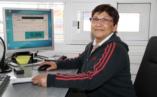126 žen Ženy byly v ledvické úpravně vždy silně zastoupeny. V 80. letech úpravna zaměstnávala více než tři stovky žen. Postupně, zaváděním nových technologií, docházelo ke snižování počtu zaměstnanců.