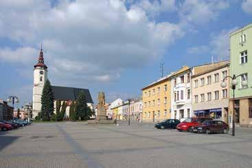 Předměstí byla nezemědělská, ve většině chalup se provozovala řemesla, hlavně soukenictví. Malý kostel sv.