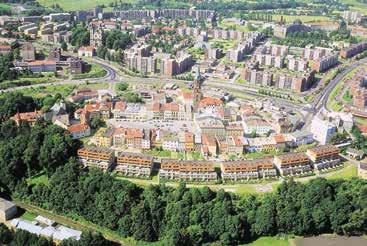 Dominantním prvkem urbanistické kompozice je kromě náměstí tranzitní cesta od severozápadu k jihovýchodu (z Moravské Ostravy do Frýdlantu).