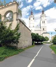 Krnovská předměstí se rozvíjela od druhé poloviny 14. století. Krnov byl již ve středověku hlavním městem Krnovského knížectví, ale sídelním městem se stal až v 16.