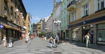 ky byla urbanisticky přetvořena do podoby zemského hlavního města, byly postaveny nové administrativní, školní i vojenské budovy.