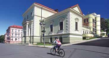 Architektura domů byla velmi různorodá a zdobná, namísto klasicismu se uplatňovala novorenesance a jiné historizující styly. Urbanistický rozvoj města vyvrcholil v 90. letech 19.