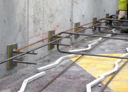 Použitím dvojitých dilatačních trnů odpadne betonáž jednoho sloupu, což snižuje náklady, zkracuje dobu výstavby a zvětšuje podlahovou plochu (obrázek bez výztuže).