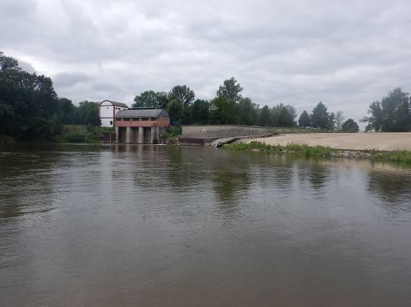 vodním tokem Jez v Opatovicích nad Labem