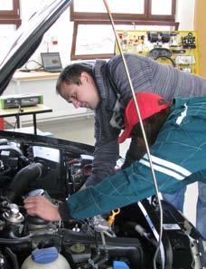 Absolvent získá v průběhu studia odborné dovednosti související s opravováním, montáží a demontáží silničních motorových vozidel.